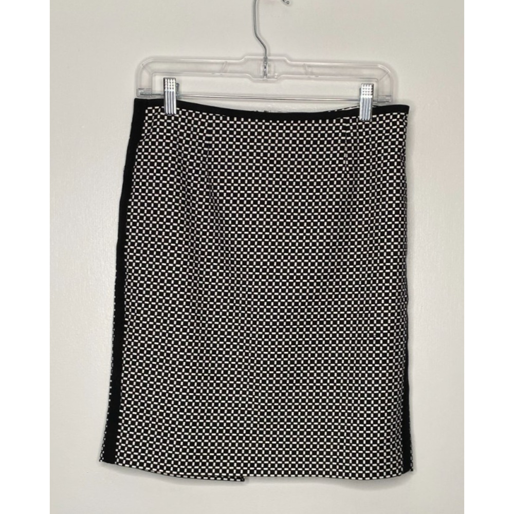White House Black Market Pencil Skirt Size 4 Black & White Geometric Lined